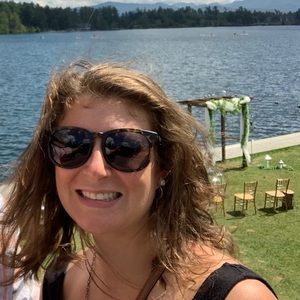 Meet your Posher, Caitlin